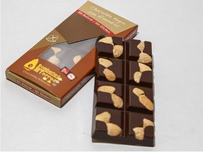 Tableta sin azúcar negro con almendras